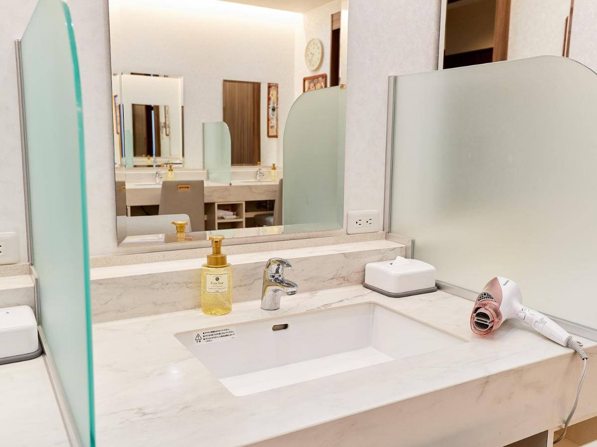 Grand Cabin Hotel Naha Oroku Kültér fotó